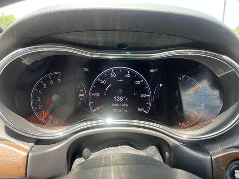 Used 2017 Jeep Grand Cherokee Limited w/ Luxury Group II RWD image 13