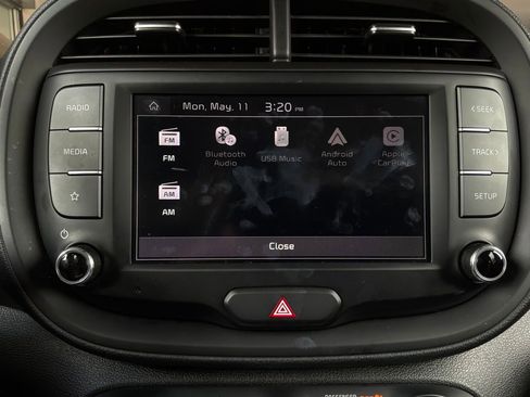 Used 2025 Kia Soul LX w/ LX Technology Package FWD image 26