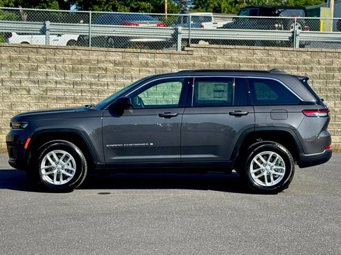 New 2025 Jeep Grand Cherokee Laredo image 9