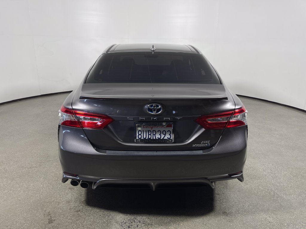 Certified 2020 Toyota Camry SE w/ Sunroof Package FWD image 4