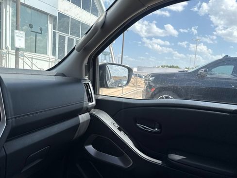 Used 2025 Nissan Frontier SV RWD image 24