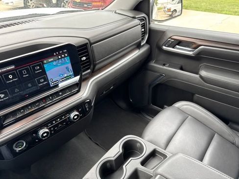 Used 2024 GMC Sierra 1500 SLT AWD/4WD image 37