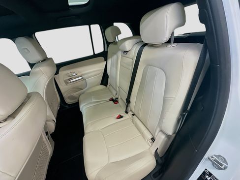 Used 2023 Mercedes-Benz GLB 250 4MATIC w/ Premium Package image 29