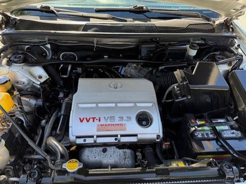 Used 2004 Toyota Highlander Limited image 10