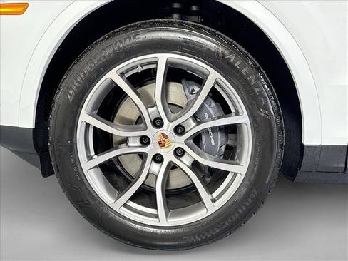 Certified 2026 Porsche Cayenne Coupe AWD/4WD image 24