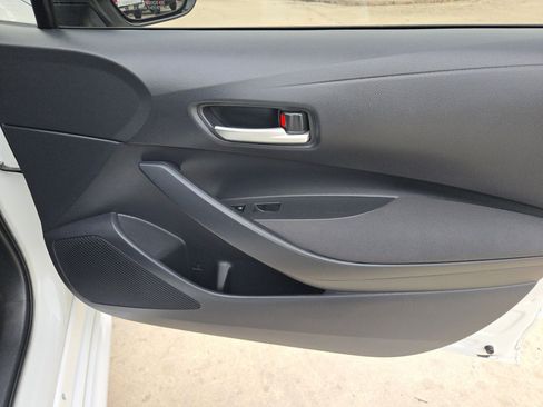 Used 2021 Toyota Corolla LE image 30