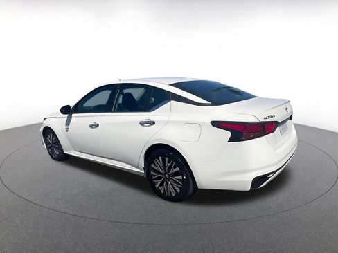 Used 2025 Nissan Altima 2.5 SV image 10