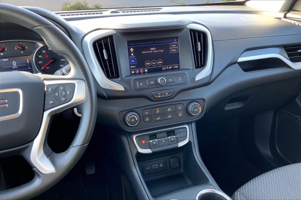 Used 2024 GMC Terrain SLE FWD image 9