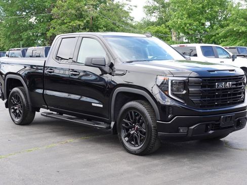Used 2023 GMC Sierra 1500 Elevation w/ LPO, Elevation Black Package AWD/4WD image 4