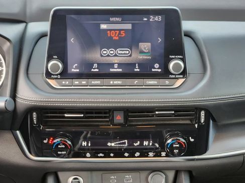 Used 2022 Nissan Rogue SV w/ SV Premium Package image 21