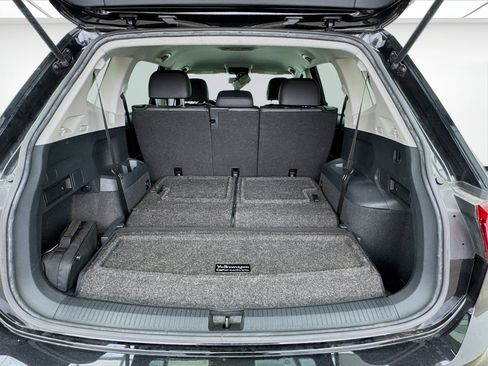 Used 2020 Volkswagen Tiguan SE image 17