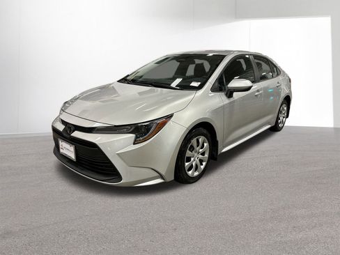 Used 2025 Toyota Corolla LE image 23