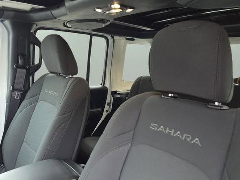 Used 2022 Jeep Wrangler Unlimited Sahara w/ Cold Weather Group image 12