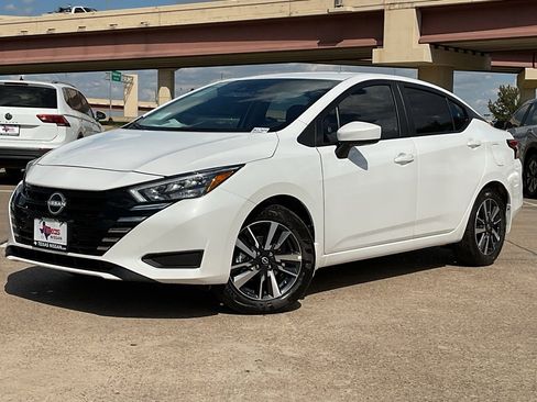 New 2025 Nissan Versa SV w/ Trunk Package image 2