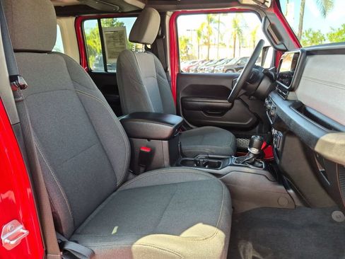 Used 2025 Jeep Wrangler Unlimited Sport AWD/4WD image 31