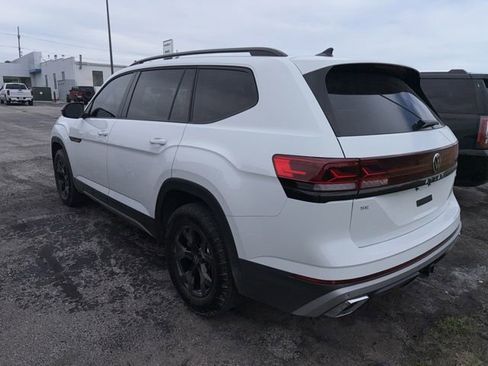 Used 2025 Volkswagen Atlas Peak Edition SE AWD/4WD image 17