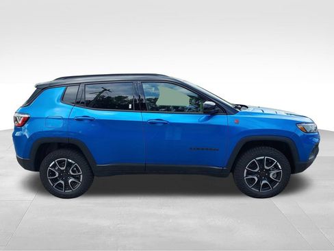 New 2026 Jeep Compass Trailhawk w/ Sun, Sound & Navigation Group AWD/4WD image 6