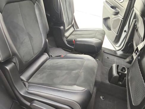 Used 2021 Jeep Grand Cherokee L Laredo image 30