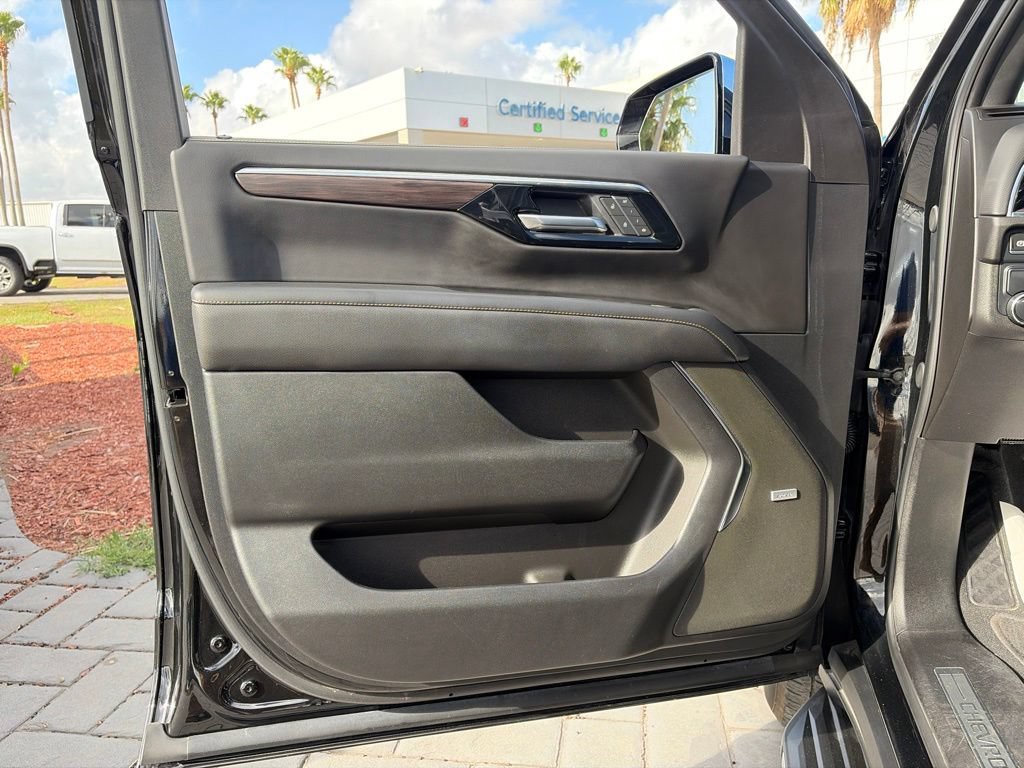 Used 2025 Chevrolet Tahoe Premier RWD image 15