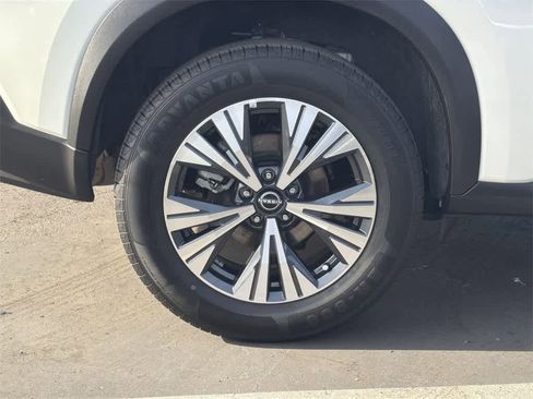 Used 2023 Nissan Rogue SV image 42