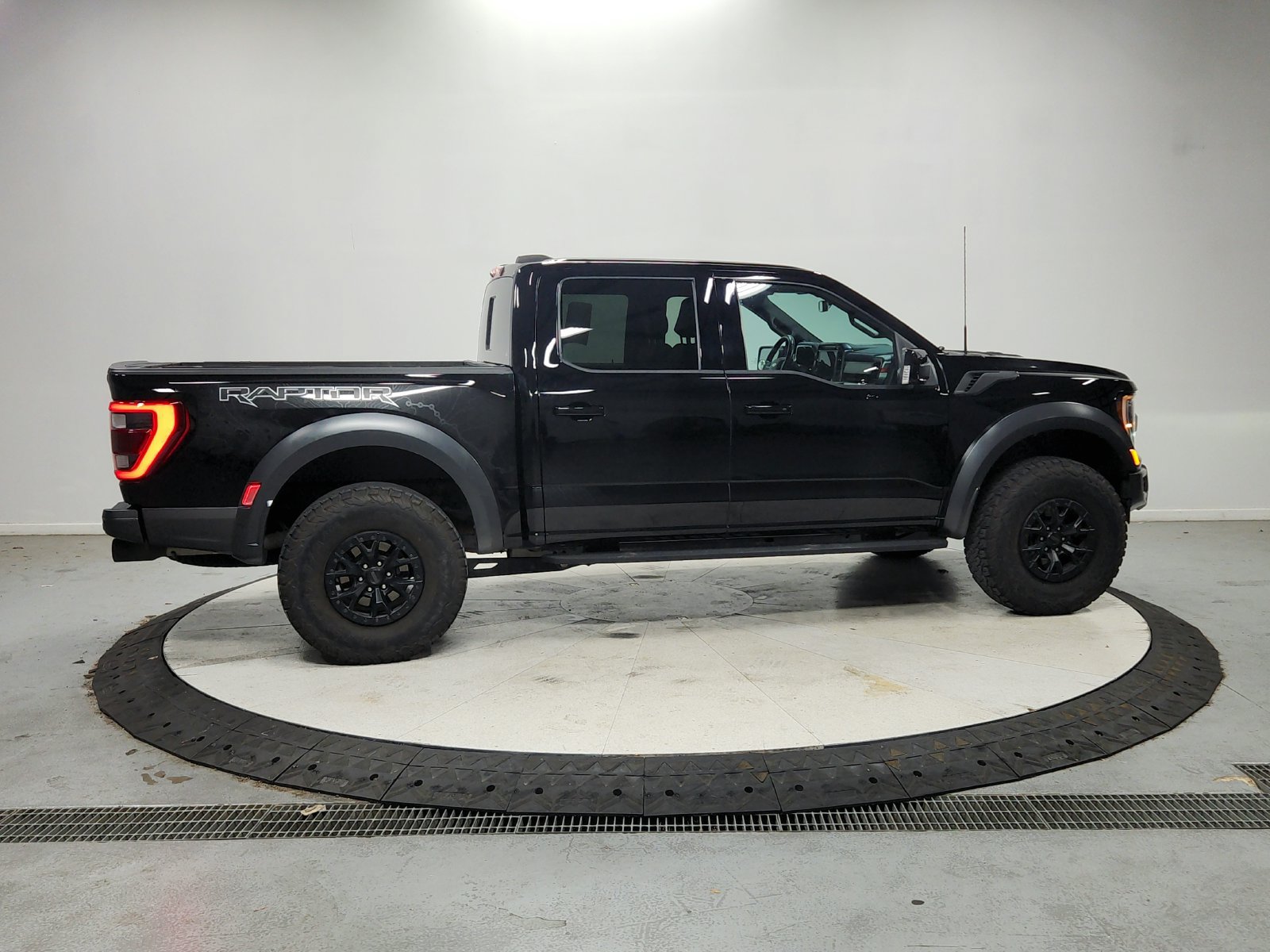 Used 2023 Ford F150 Raptor w/ Raptor 37 Performance Package AWD/4WD image 9