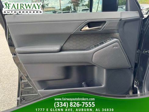 Used 2024 Lexus GX 550 w/ Accessory Package (Z1) AWD/4WD image 31