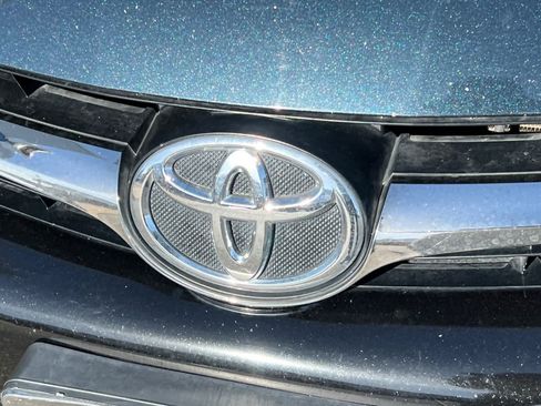 Used 2017 Toyota Camry SE FWD image 13