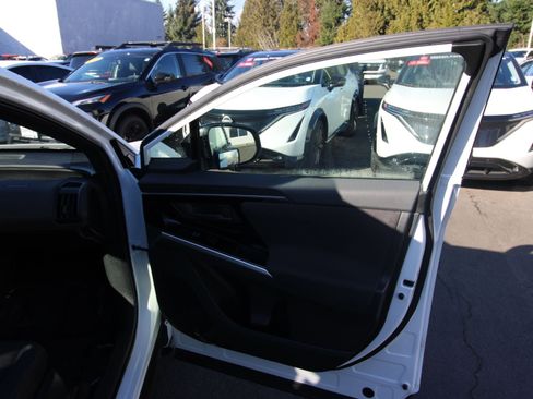 Used 2025 Subaru Solterra Premium image 19