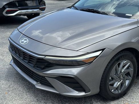 Used 2024 Hyundai Elantra SEL FWD image 10