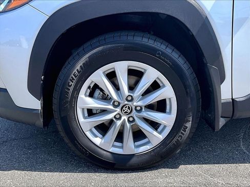 Used 2023 Toyota Corolla Cross LE w/ Moonroof Package AWD/4WD image 7