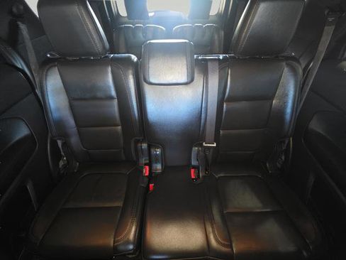 Used 2014 Ford Explorer XLT w/ Equipment Group 202A AWD/4WD image 27