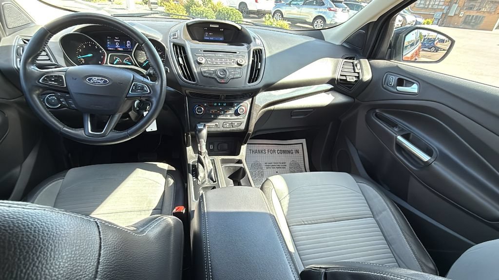 Used 2017 Ford Escape SE w/ SE Sport Appearance Package AWD/4WD image 16