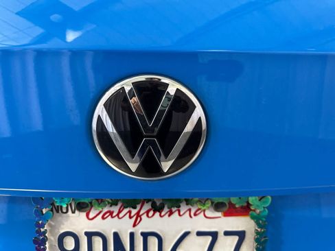Used 2023 Volkswagen Taos SE w/ Panoramic Sunroof Package AWD/4WD image 12
