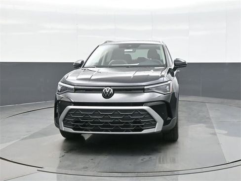 New 2026 Volkswagen Taos SE image 2