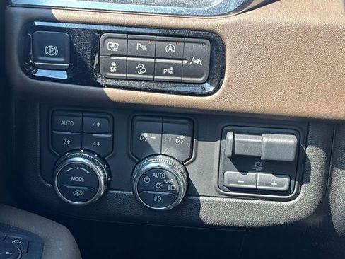 Certified 2025 GMC Yukon Denali Ultimate AWD/4WD image 29