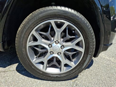 Used 2019 Jeep Grand Cherokee Overland AWD/4WD image 8