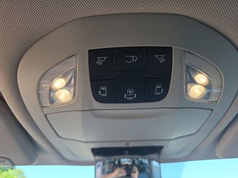 Used 2024 Chrysler Pacifica Touring-L FWD image 26