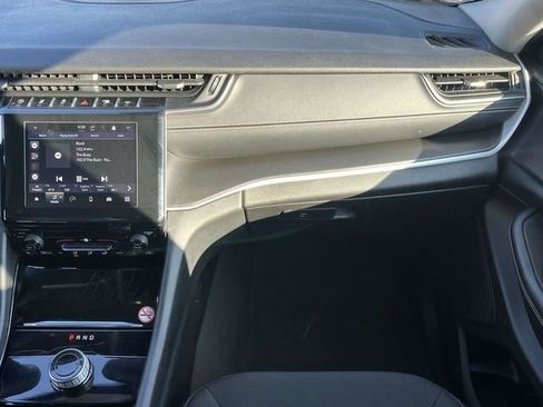 Used 2023 Jeep Grand Cherokee Laredo image 18