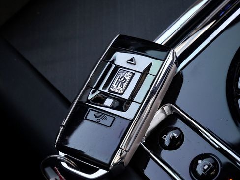 Used 2021 Rolls-Royce Cullinan image 32