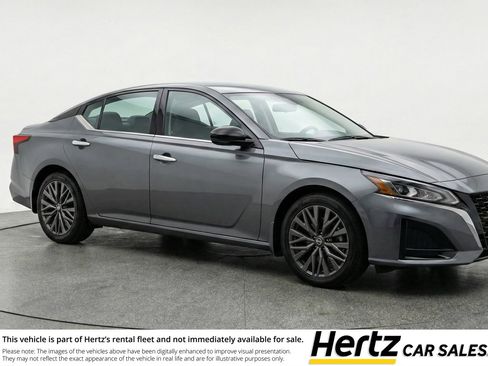 Used 2025 Nissan Altima 2.5 SV image 1
