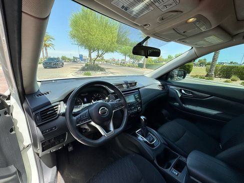 Used 2017 Nissan Rogue SV w/ Sun & Sound Touring Package FWD image 8