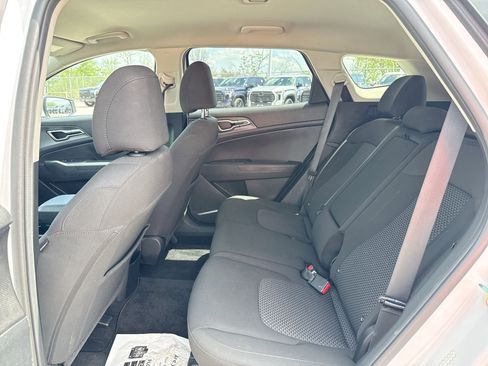 Used 2025 Kia Sportage LX FWD image 23
