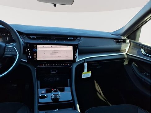 New 2026 Jeep Grand Cherokee Altitude image 12