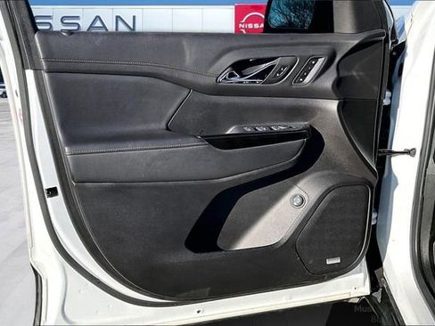 Used 2022 GMC Acadia AT4 w/ Technology Package image 17