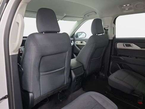 Used 2026 Ford Explorer Active AWD/4WD image 12