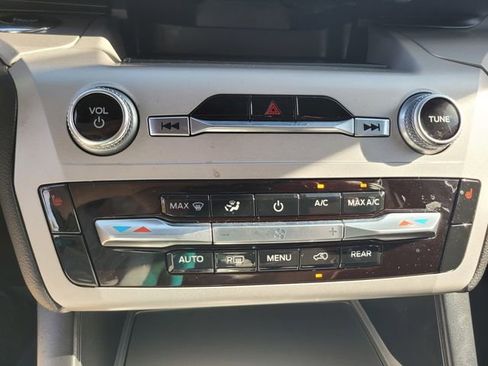 Certified 2023 Ford Explorer XLT image 23