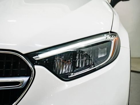 Used 2025 Mercedes-Benz GLC 300 image 7