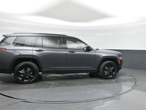 New 2025 Jeep Grand Cherokee L Altitude image 2