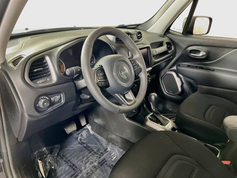 Used 2022 Jeep Renegade Latitude AWD/4WD image 9
