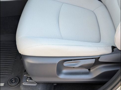 Used 2025 Toyota Corolla Cross L FWD image 9